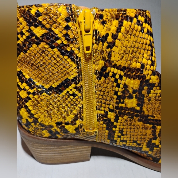 Code West Size 7M Yellow Snakeskin Boots - Picture 6 of 8